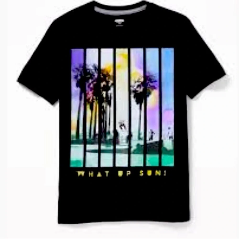 Old Navy casual play Graphic Tee with Palm Trees and Sunset black Boys S (6-7)